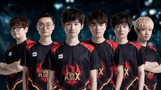 众多观众举 众多观众举